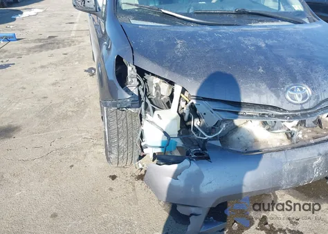 2012 Toyota Sienna Xle 7 Passenger z USA, uszkodzony, nr VIN 5TDDK3DC5CS044126